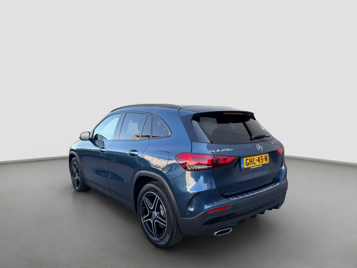 250e 160pk AMG Line | Camera | 19-inch velgen | Handsfree achterklep | Climate control | Navigatie | DAB | Metallic lak | Privacyglass | Stoelverwarming |