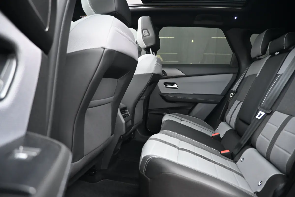 1.6 Turbo Plug-in-Hybrid GS 195pk Tot 8 Jaar Garantie! | Schuif-/Kanteldak | FOCAL | Head-Up Display | Elektr. Achterklep | LED-Matrix | Adaptive Cruise | !!