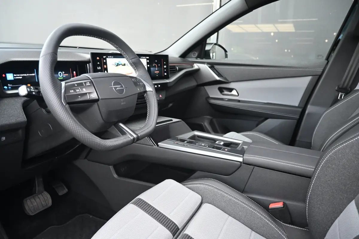 1.6 Turbo Plug-in-Hybrid GS 195pk Tot 8 Jaar Garantie! | Schuif-/Kanteldak | FOCAL | Head-Up Display | Elektr. Achterklep | LED-Matrix | Adaptive Cruise | !!