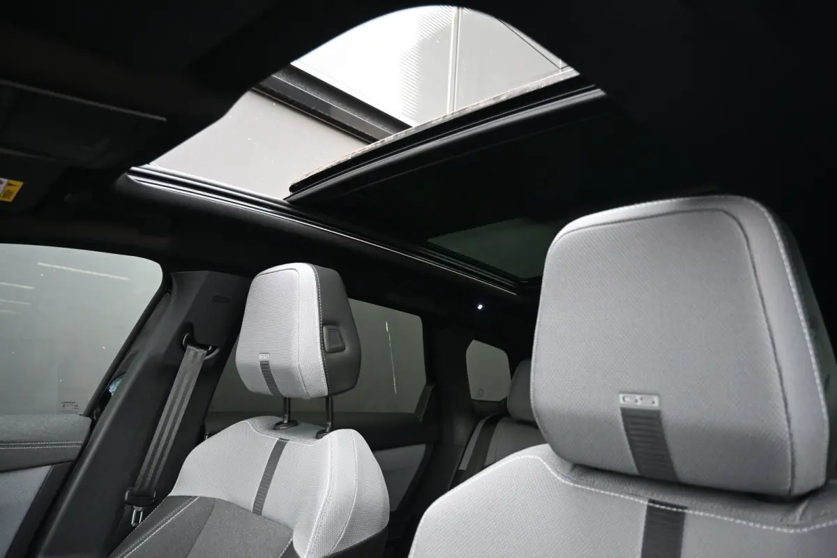 1.6 Turbo Plug-in-Hybrid GS 195pk Tot 8 Jaar Garantie! | Schuif-/Kanteldak | FOCAL | Head-Up Display | Elektr. Achterklep | LED-Matrix | Adaptive Cruise | !!