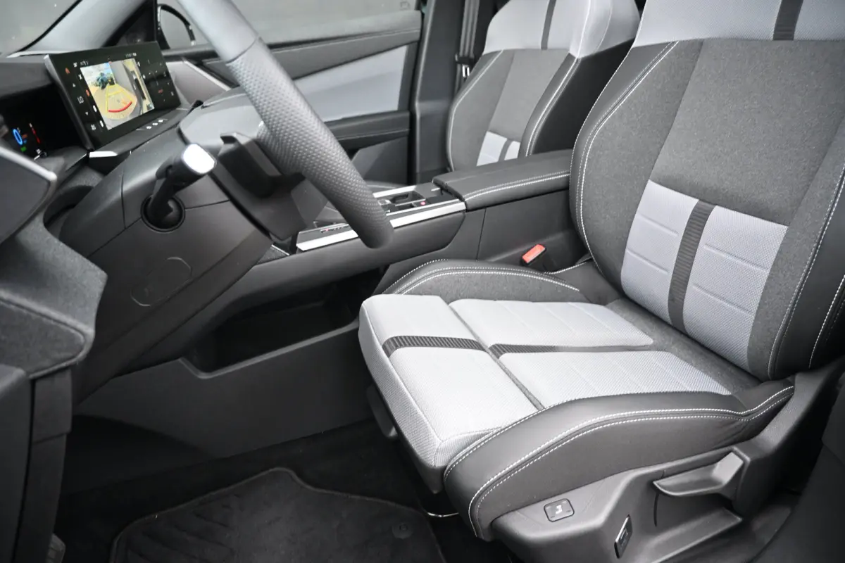 1.6 Turbo Plug-in-Hybrid GS 195pk Tot 8 Jaar Garantie! | Schuif-/Kanteldak | FOCAL | Head-Up Display | Elektr. Achterklep | LED-Matrix | Adaptive Cruise | !!