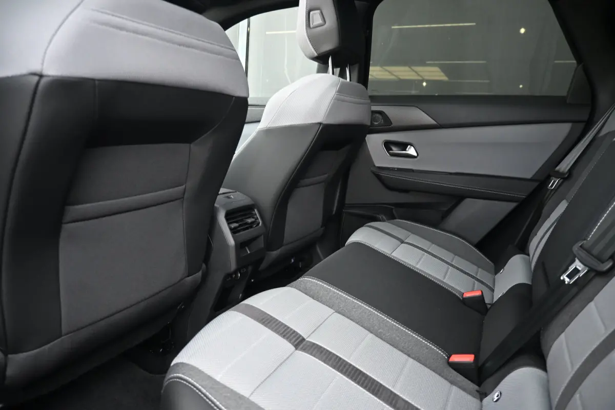 1.6 Turbo Plug-in-Hybrid GS 195pk Tot 8 Jaar Garantie! | Schuif-/Kanteldak | FOCAL | Head-Up Display | Elektr. Achterklep | LED-Matrix | Adaptive Cruise | !!