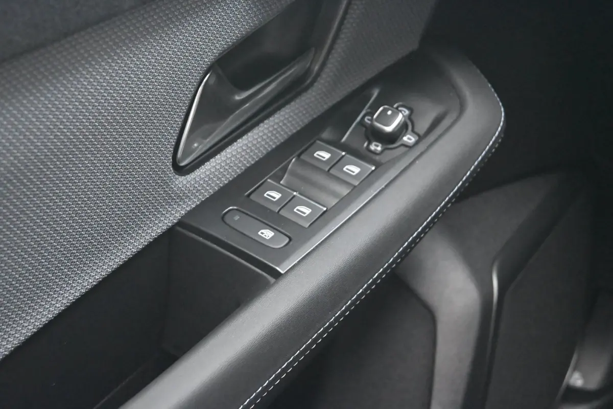 1.6 Turbo Plug-in-Hybrid GS 195pk Tot 8 Jaar Garantie! | Schuif-/Kanteldak | FOCAL | Head-Up Display | Elektr. Achterklep | LED-Matrix | Adaptive Cruise | !!