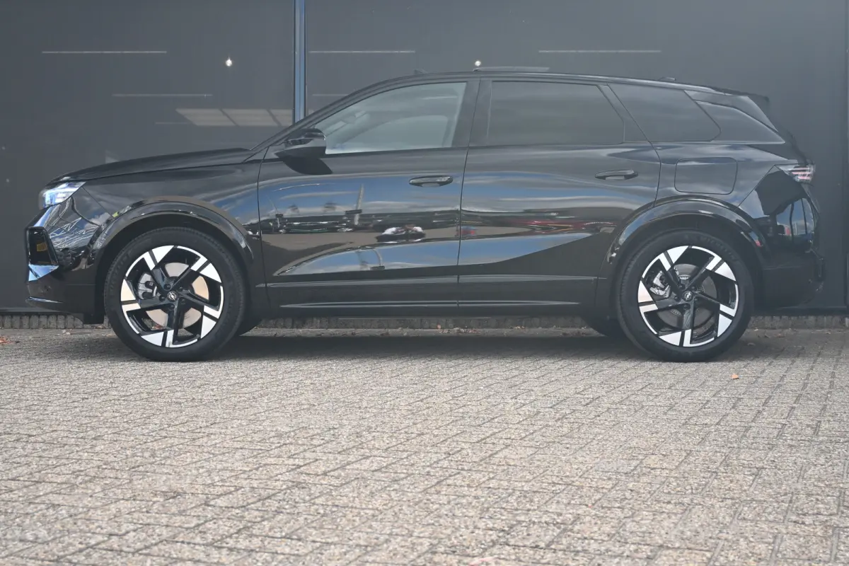 1.6 Turbo Plug-in-Hybrid GS 195pk Tot 8 Jaar Garantie! | Schuif-/Kanteldak | FOCAL | Head-Up Display | Elektr. Achterklep | LED-Matrix | Adaptive Cruise | !!