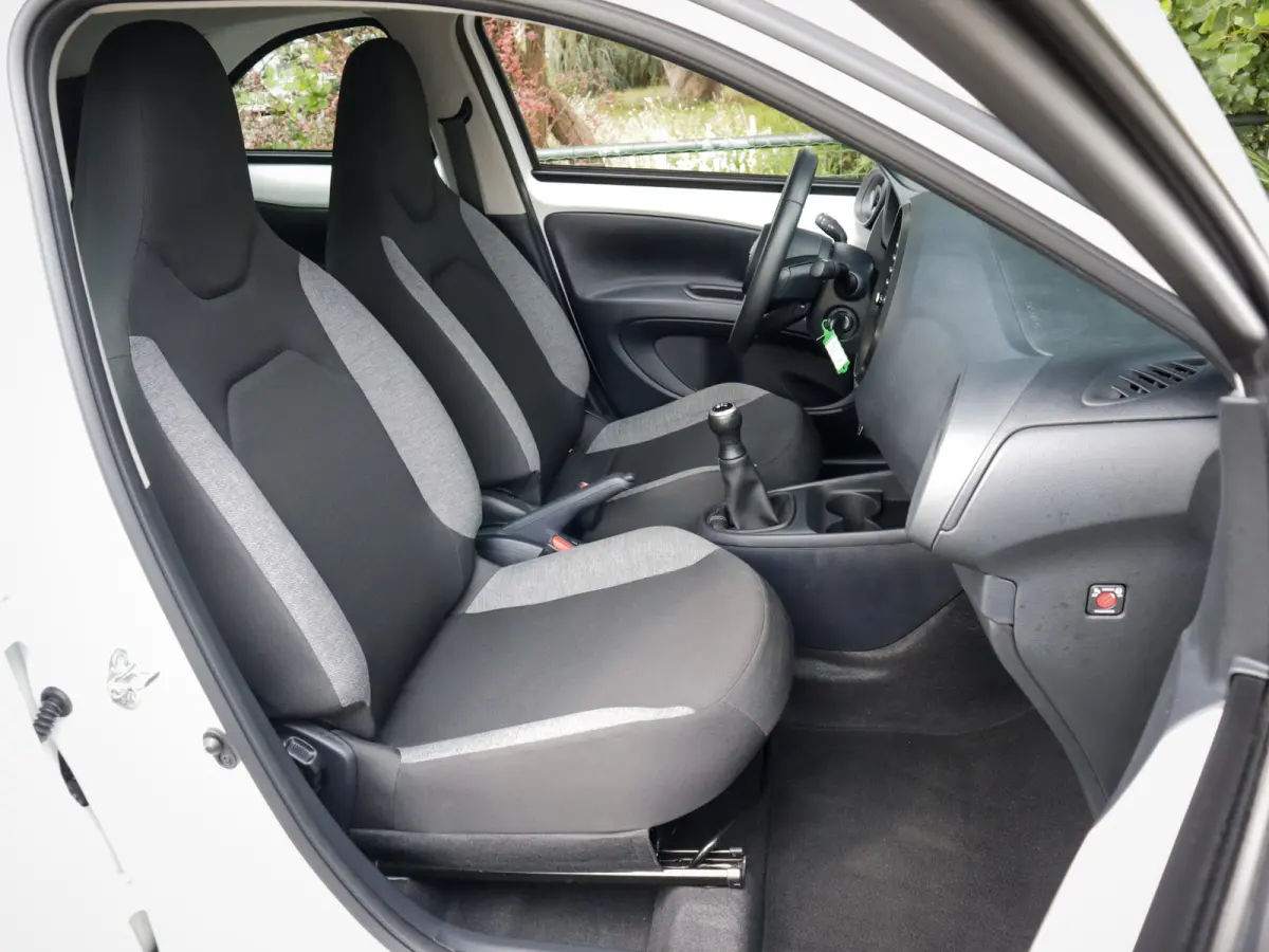 1.0 VVT-i MT Play 1e-Eig. & Keurig-Onderh. BOVAG-Garantie. NL-Auto.