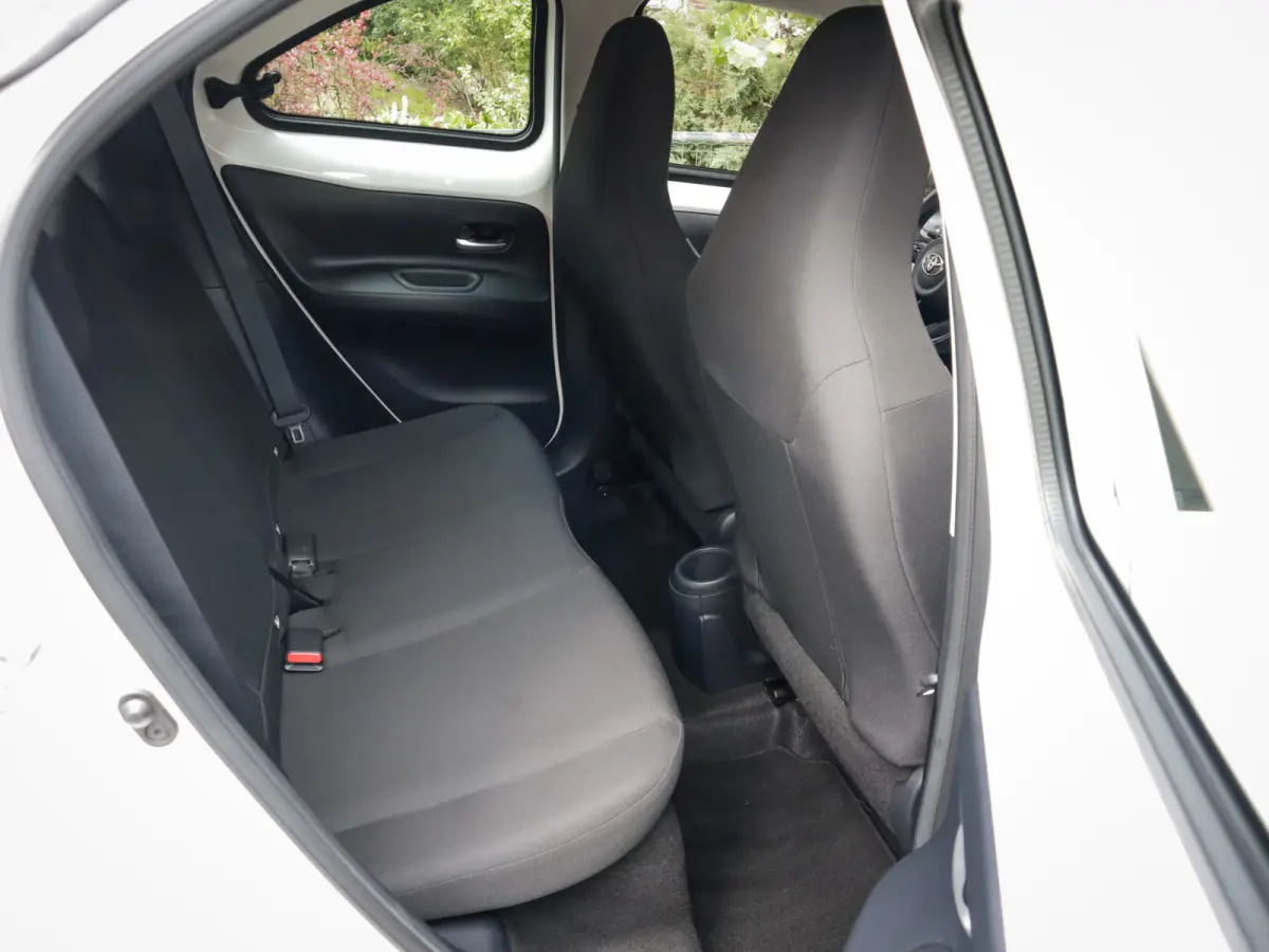 1.0 VVT-i MT Play 1e-Eig. & Keurig-Onderh. BOVAG-Garantie. NL-Auto.