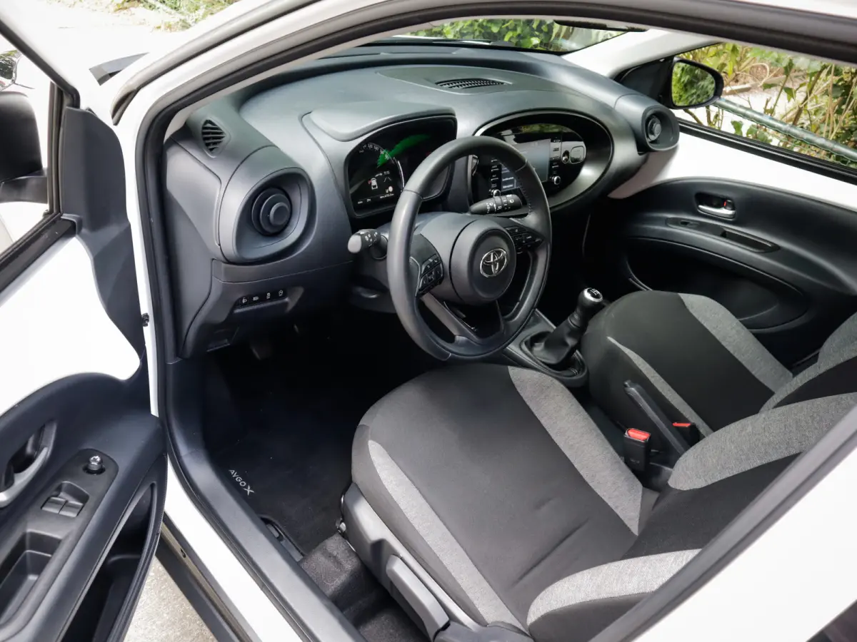 1.0 VVT-i MT Play 1e-Eig. & Keurig-Onderh. BOVAG-Garantie. NL-Auto.