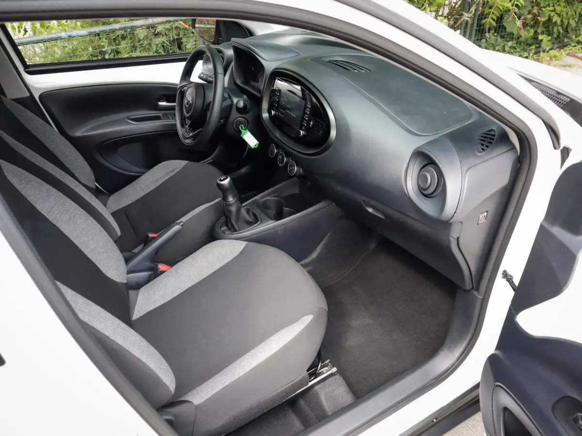 1.0 VVT-i MT Play 1e-Eig. & Keurig-Onderh. BOVAG-Garantie. NL-Auto.