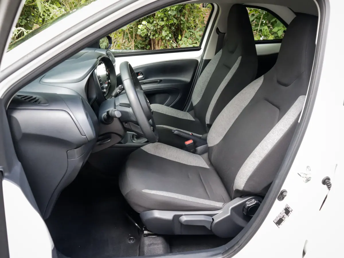 1.0 VVT-i MT Play 1e-Eig. & Keurig-Onderh. BOVAG-Garantie. NL-Auto.