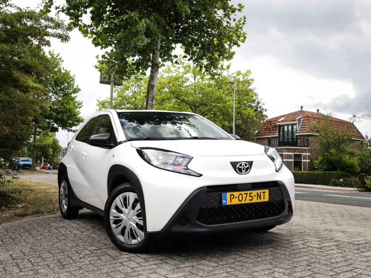 1.0 VVT-i MT Play 1e-Eig. & Keurig-Onderh. BOVAG-Garantie. NL-Auto.