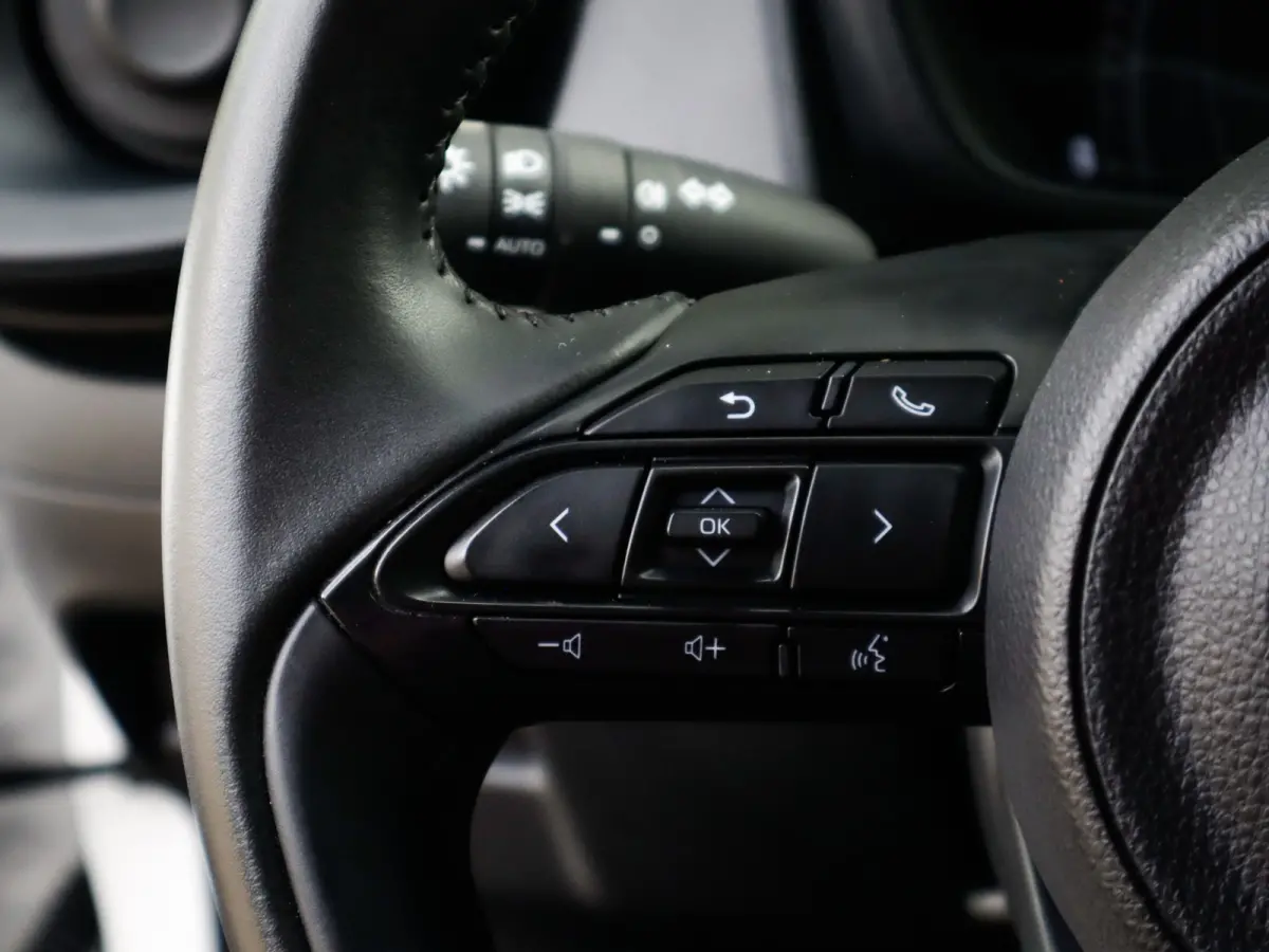 1.0 VVT-i MT Play 1e-Eig. & Keurig-Onderh. BOVAG-Garantie. NL-Auto.