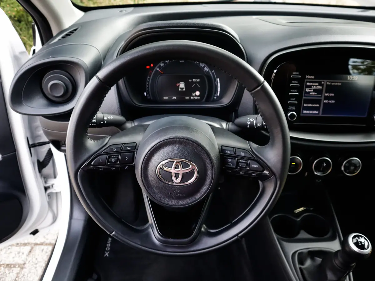 1.0 VVT-i MT Play 1e-Eig. & Keurig-Onderh. BOVAG-Garantie. NL-Auto.