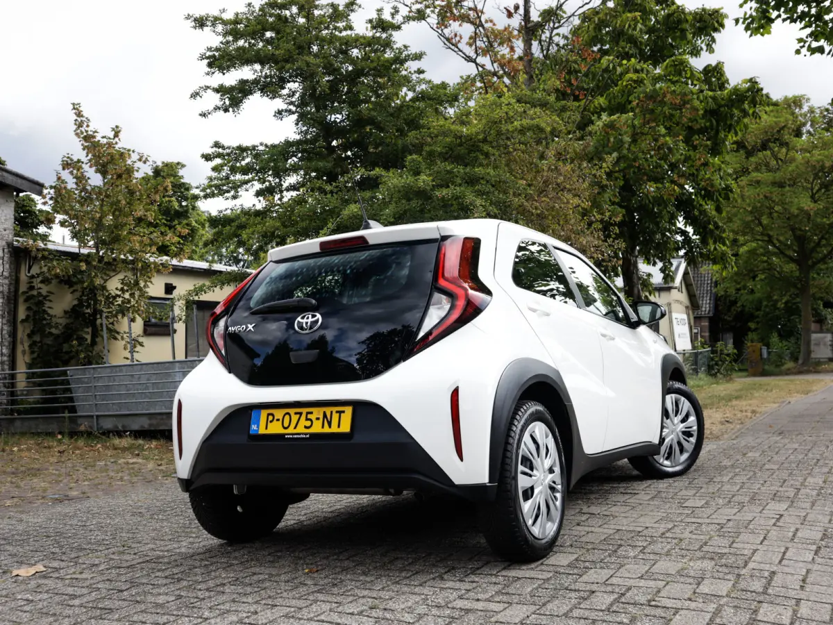 1.0 VVT-i MT Play 1e-Eig. & Keurig-Onderh. BOVAG-Garantie. NL-Auto.