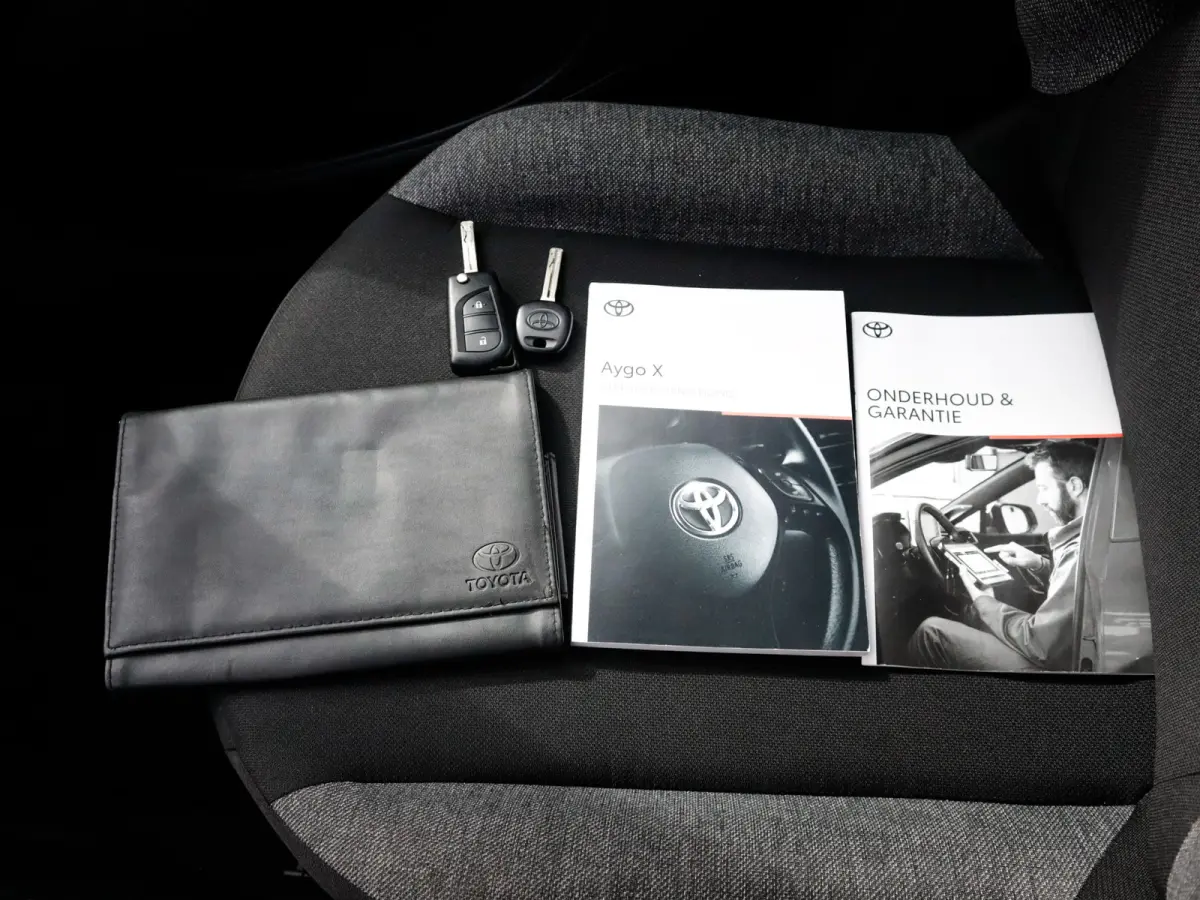 1.0 VVT-i MT Play 1e-Eig. & Keurig-Onderh. BOVAG-Garantie. NL-Auto.