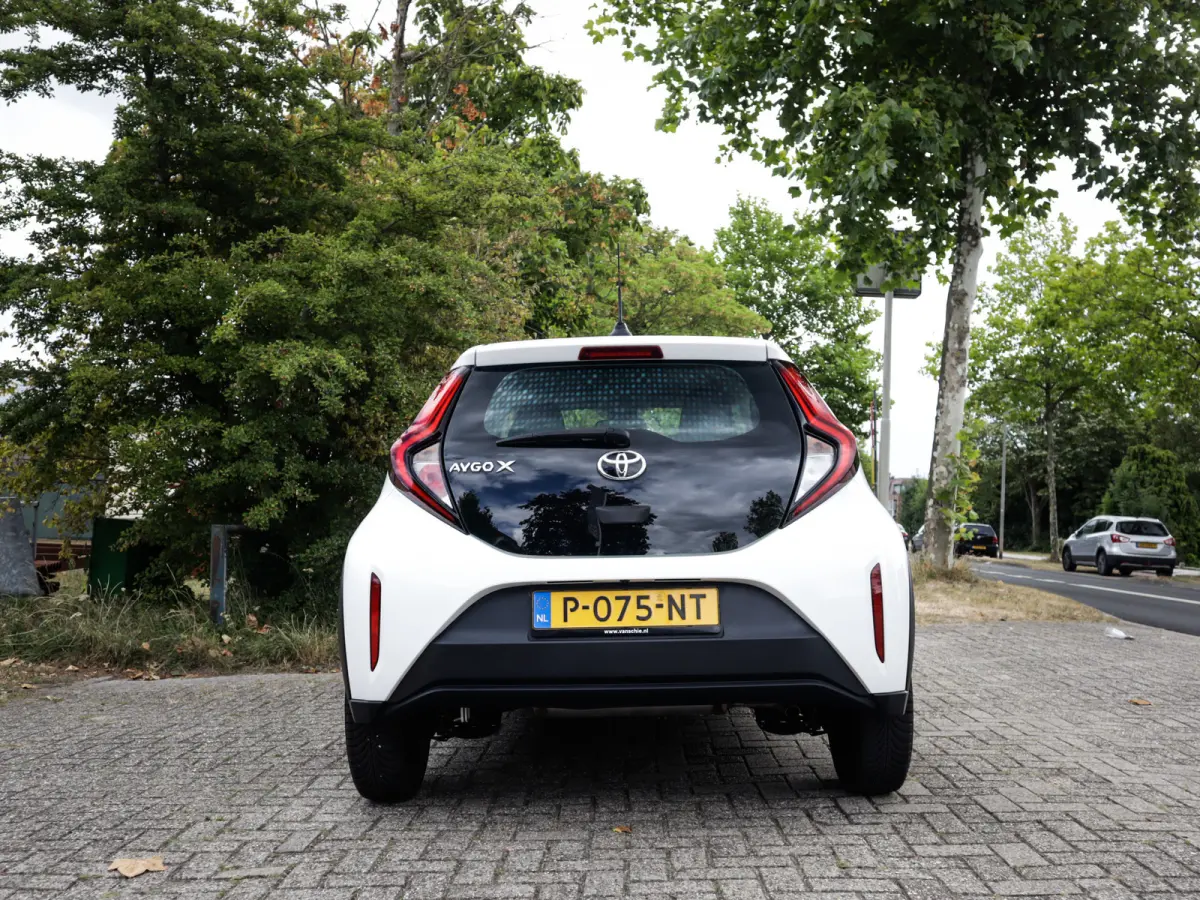 1.0 VVT-i MT Play 1e-Eig. & Keurig-Onderh. BOVAG-Garantie. NL-Auto.