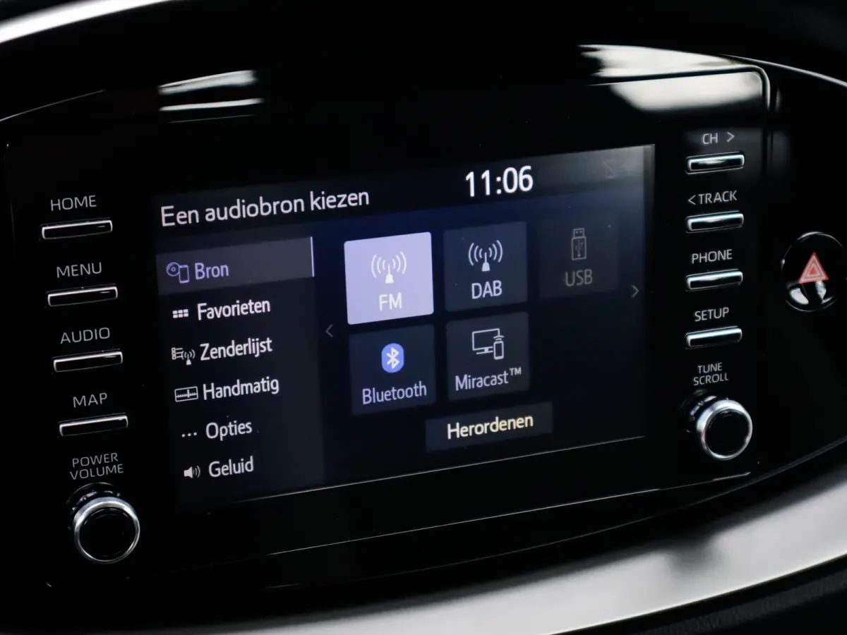 1.0 VVT-i MT Play 1e-Eig. & Keurig-Onderh. BOVAG-Garantie. NL-Auto.