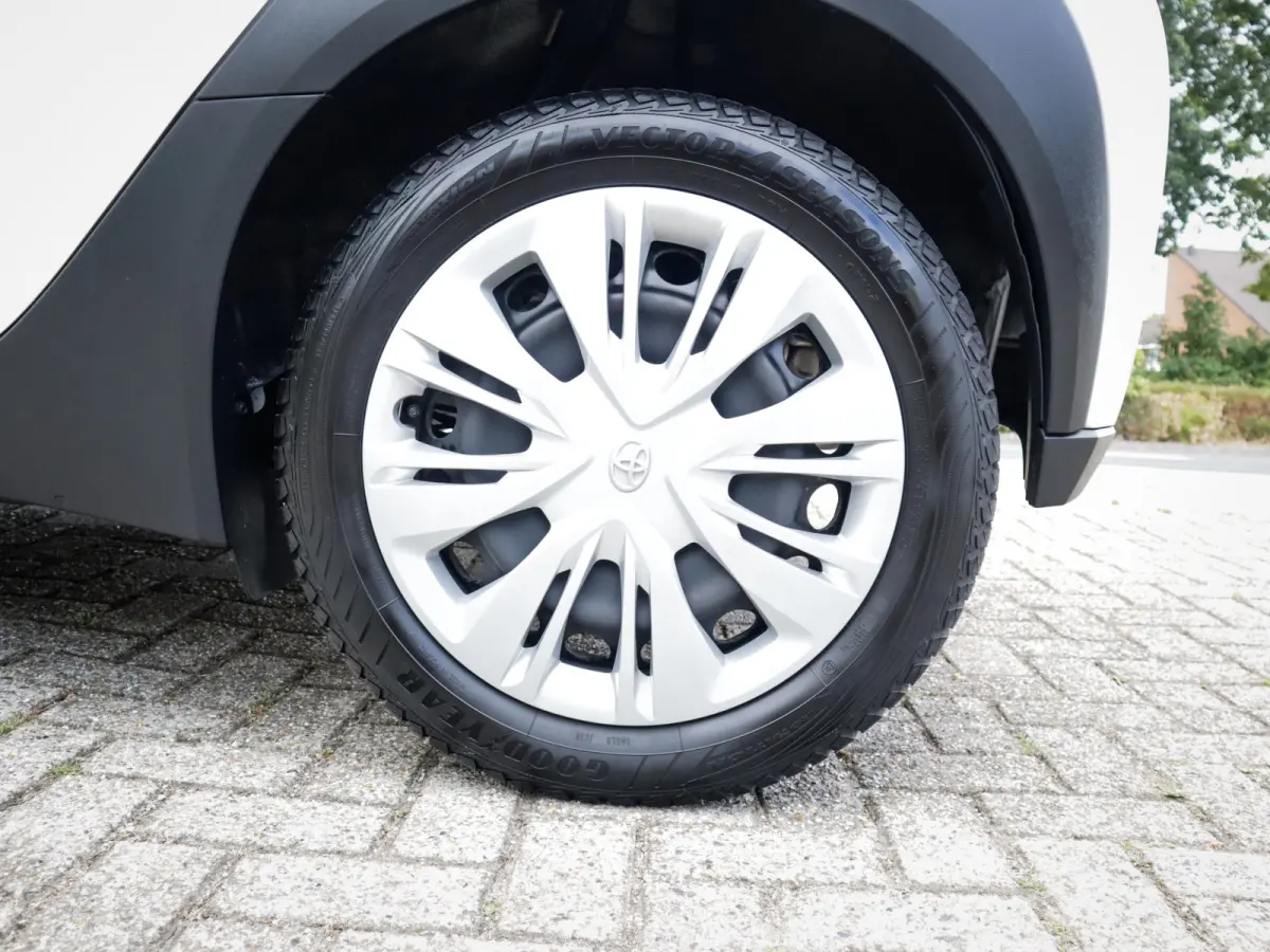 1.0 VVT-i MT Play 1e-Eig. & Keurig-Onderh. BOVAG-Garantie. NL-Auto.
