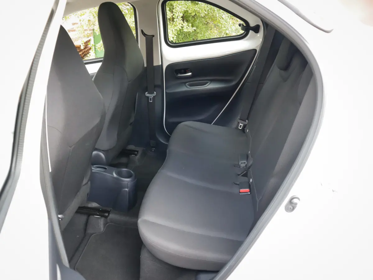1.0 VVT-i MT Play 1e-Eig. & Keurig-Onderh. BOVAG-Garantie. NL-Auto.