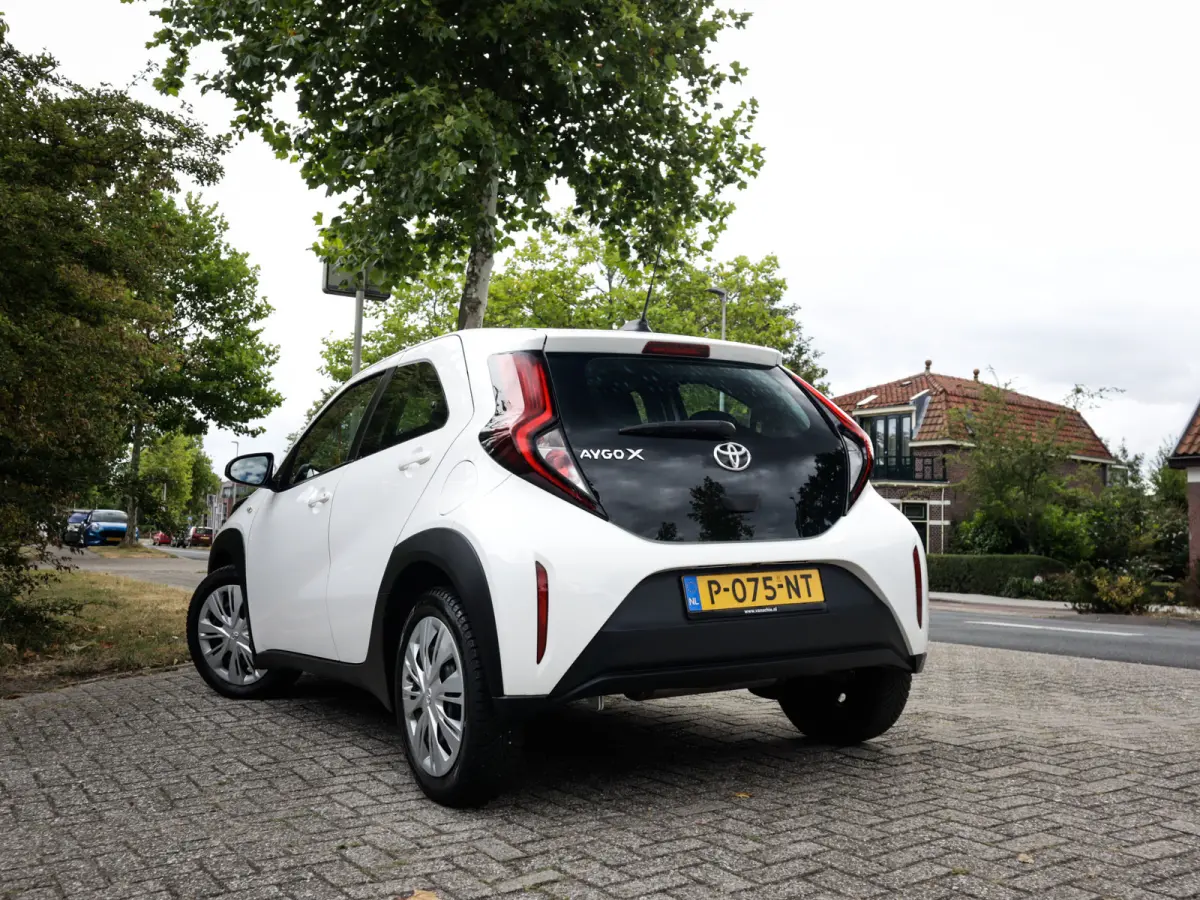 1.0 VVT-i MT Play 1e-Eig. & Keurig-Onderh. BOVAG-Garantie. NL-Auto.