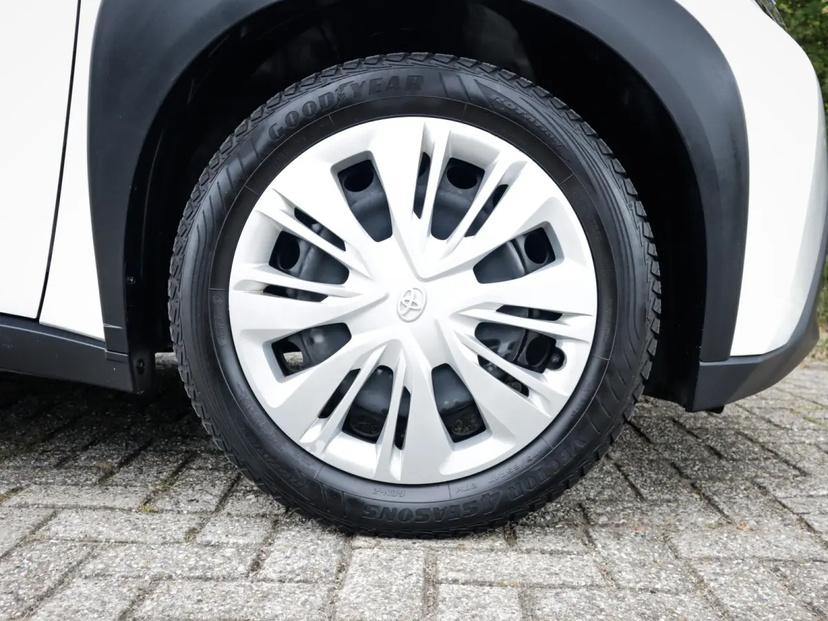 1.0 VVT-i MT Play 1e-Eig. & Keurig-Onderh. BOVAG-Garantie. NL-Auto.