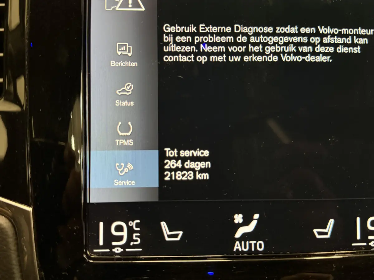 T8 Recharge AWD R-Design PANO/TREKHAAK/SOH 93,7%/HEAD-UP/22"/H&K/MEMORY/ALCANTARA-LEER/360CAMERA/ACC/PILOT-ASSIST/PRIVACY/BLACK-DESIGN/DONKERE-HEMEL/CRYSTAL-WEISS PARELMOER/NET OH BEURT GEHA