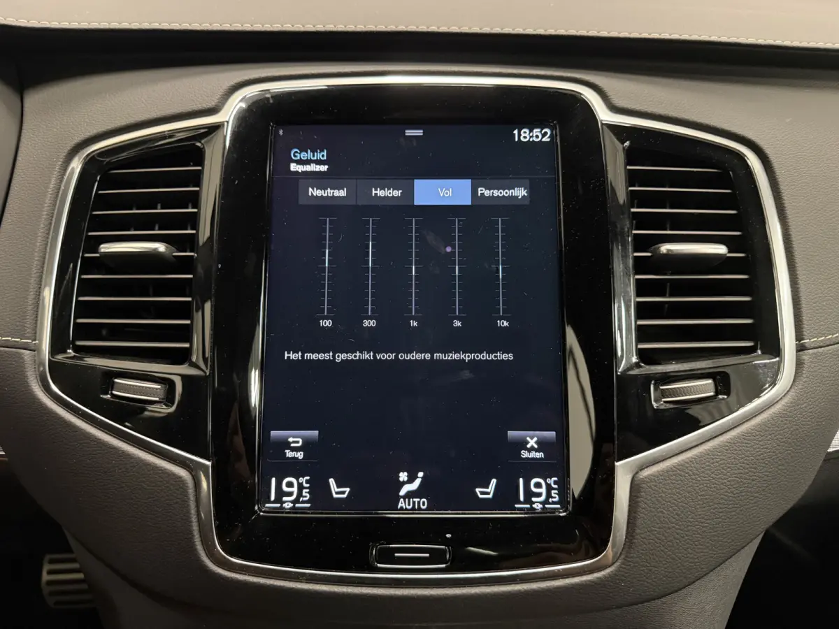 T8 Recharge AWD R-Design PANO/TREKHAAK/SOH 93,7%/HEAD-UP/22"/H&K/MEMORY/ALCANTARA-LEER/360CAMERA/ACC/PILOT-ASSIST/PRIVACY/BLACK-DESIGN/DONKERE-HEMEL/CRYSTAL-WEISS PARELMOER/NET OH BEURT GEHA
