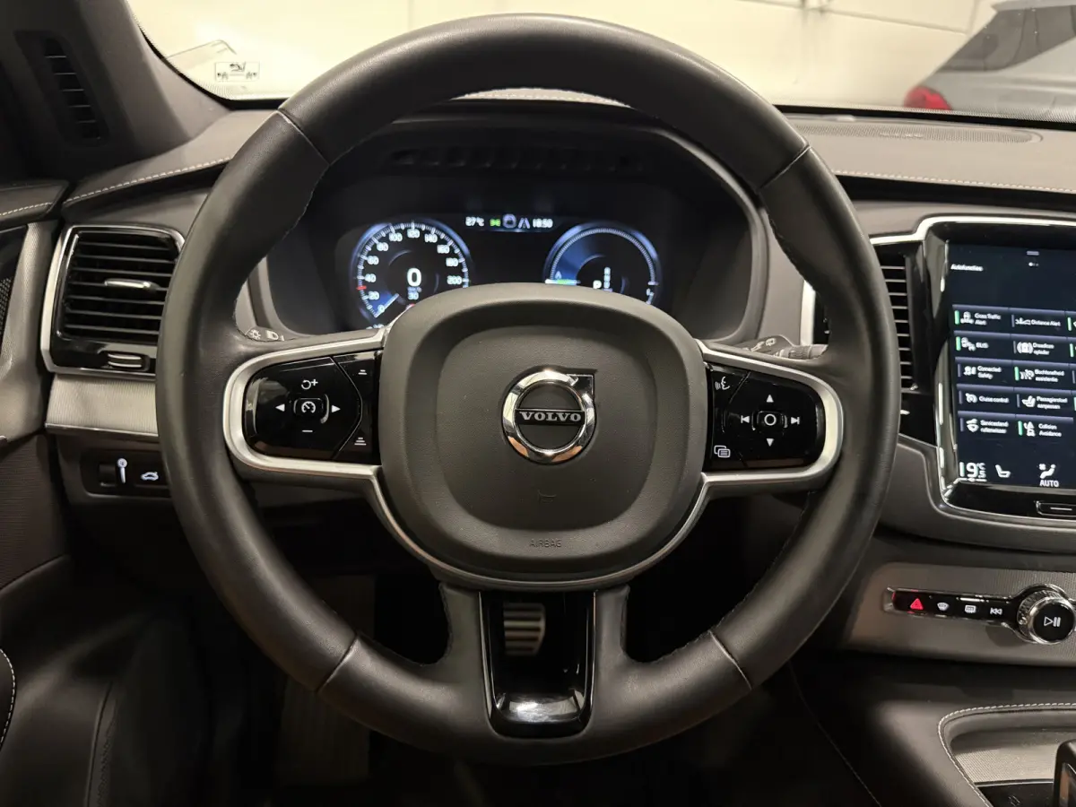T8 Recharge AWD R-Design PANO/TREKHAAK/SOH 93,7%/HEAD-UP/22"/H&K/MEMORY/ALCANTARA-LEER/360CAMERA/ACC/PILOT-ASSIST/PRIVACY/BLACK-DESIGN/DONKERE-HEMEL/CRYSTAL-WEISS PARELMOER/NET OH BEURT GEHA