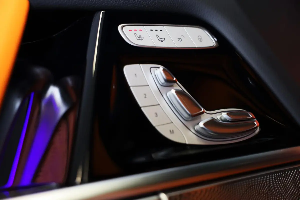 63 Edition 1 BRABUS UITVOERING / Mat Zwart / Acc / Dode Hoek / Leder / Open Dak / 360 Camera / 24 Inch