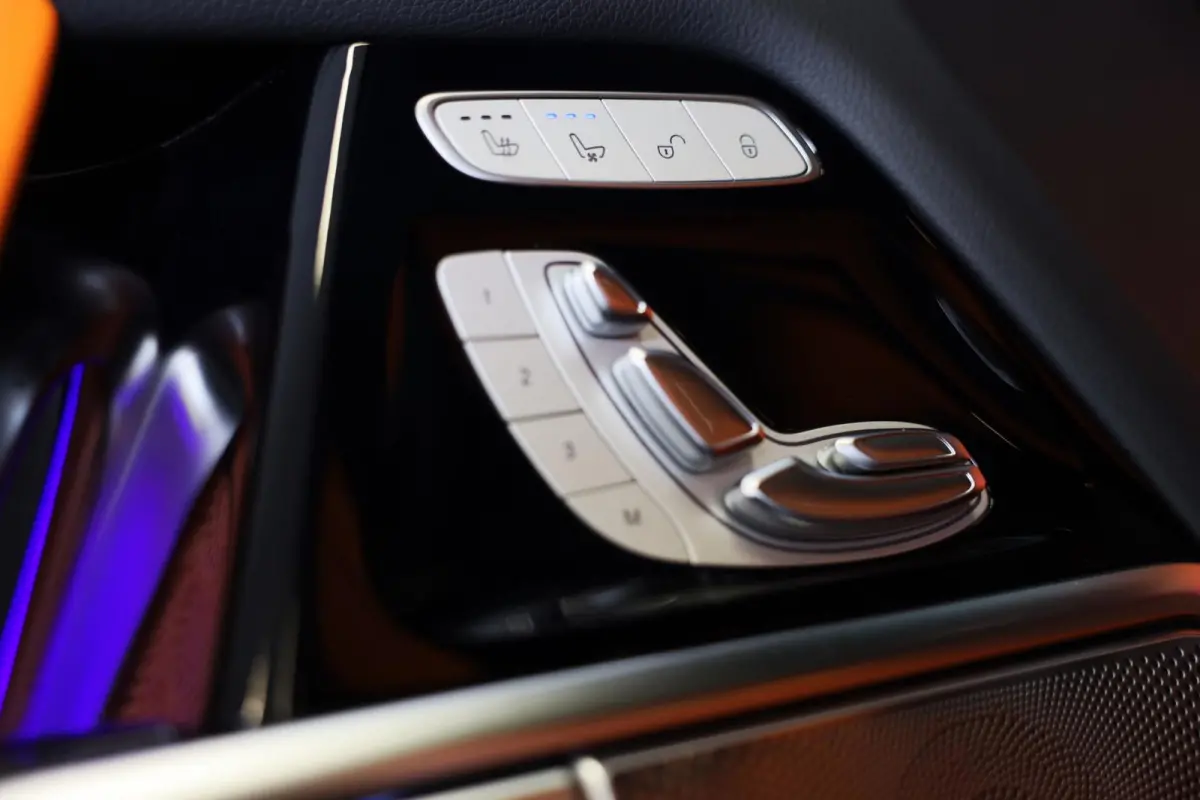 63 Edition 1 BRABUS UITVOERING / Mat Zwart / Acc / Dode Hoek / Leder / Open Dak / 360 Camera / 24 Inch