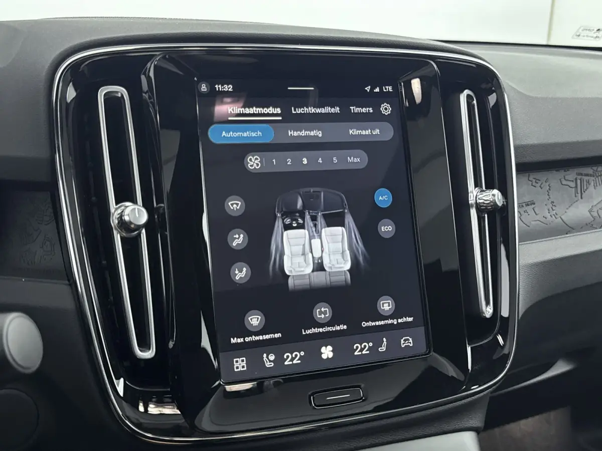 Single Motor Extended Range Plus Europa 82 kWh | Achterbank verwarmd | Achteruitrijcamera | Apple Carplay/Android Auto|telefoonintegratie premium