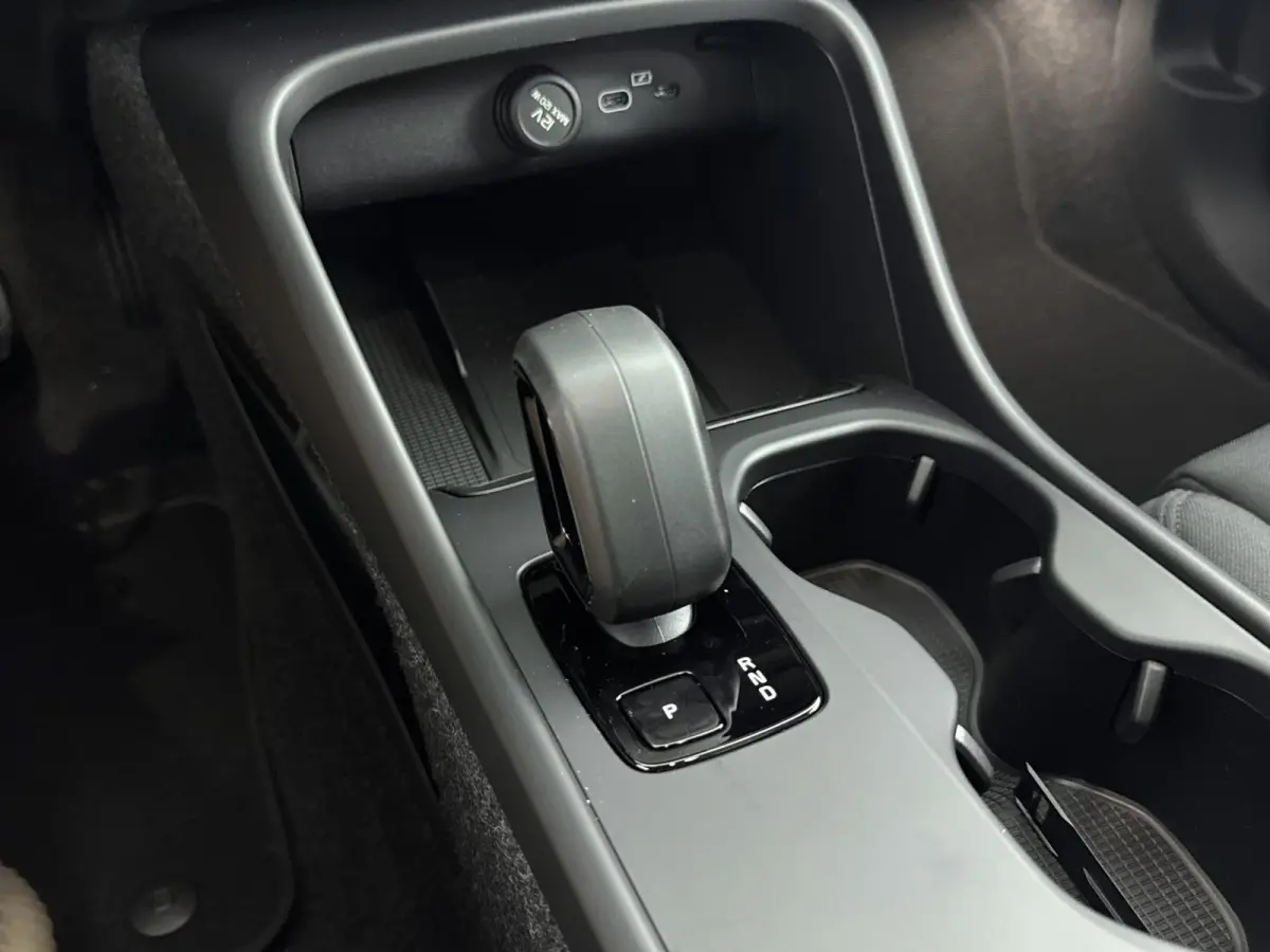 Single Motor Extended Range Plus Europa 82 kWh | Achterbank verwarmd | Achteruitrijcamera | Apple Carplay/Android Auto|telefoonintegratie premium