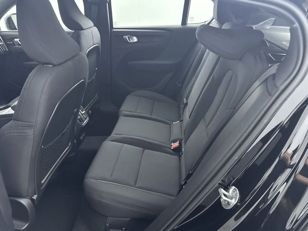 Single Motor Extended Range Plus Europa 82 kWh | Achterbank verwarmd | Achteruitrijcamera | Apple Carplay/Android Auto|telefoonintegratie premium