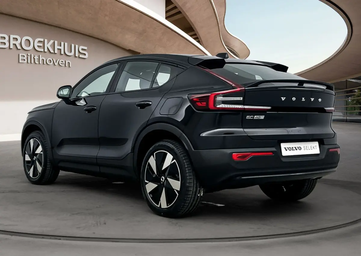 Single Motor Extended Range Plus Europa 82 kWh | Achterbank verwarmd | Achteruitrijcamera | Apple Carplay/Android Auto|telefoonintegratie premium