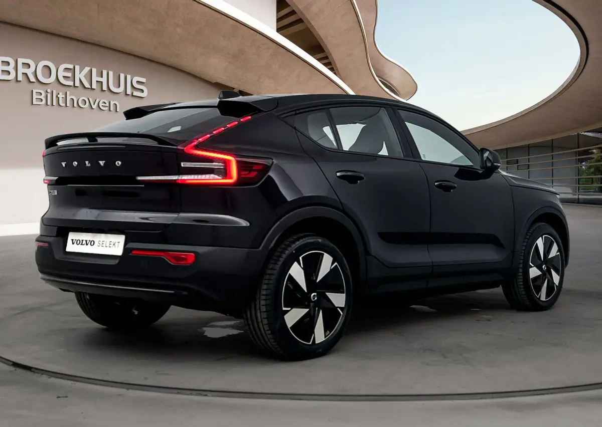 Single Motor Extended Range Plus Europa 82 kWh | Achterbank verwarmd | Achteruitrijcamera | Apple Carplay/Android Auto|telefoonintegratie premium