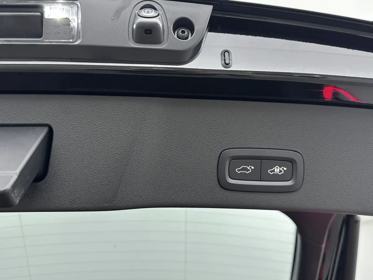 Single Motor Extended Range Plus Europa 82 kWh | Achterbank verwarmd | Achteruitrijcamera | Apple Carplay/Android Auto|telefoonintegratie premium