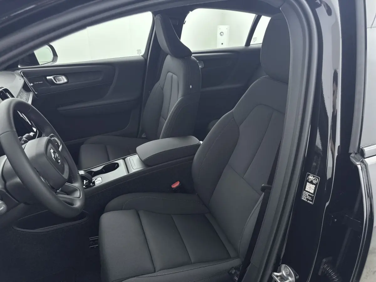 Single Motor Extended Range Plus Europa 82 kWh | Achterbank verwarmd | Achteruitrijcamera | Apple Carplay/Android Auto|telefoonintegratie premium
