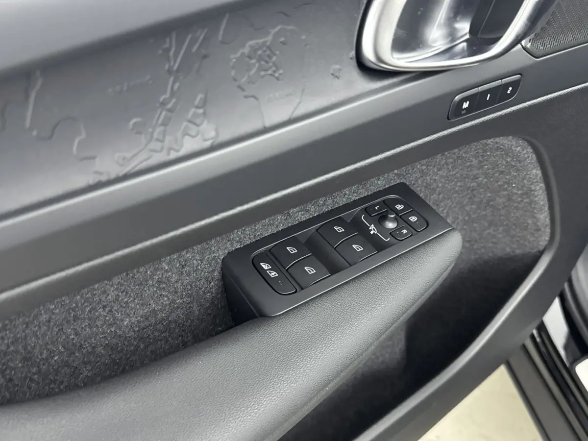 Single Motor Extended Range Plus Europa 82 kWh | Achterbank verwarmd | Achteruitrijcamera | Apple Carplay/Android Auto|telefoonintegratie premium