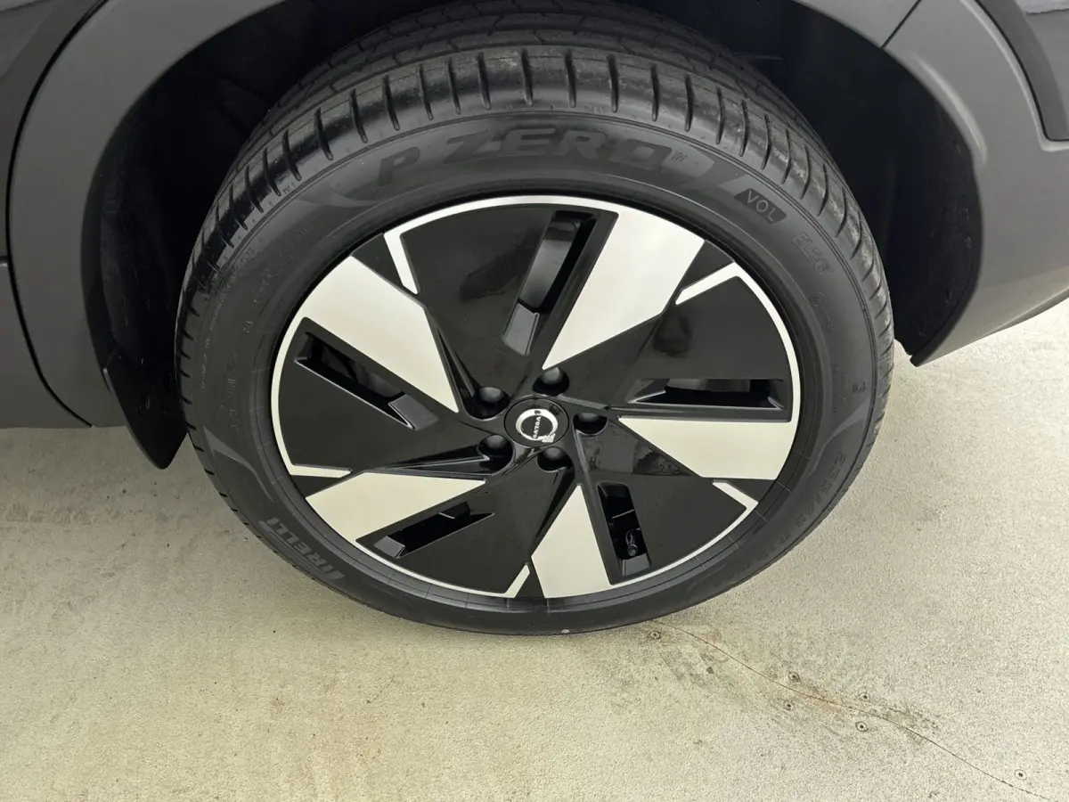 Single Motor Extended Range Plus Europa 82 kWh | Achterbank verwarmd | Achteruitrijcamera | Apple Carplay/Android Auto|telefoonintegratie premium