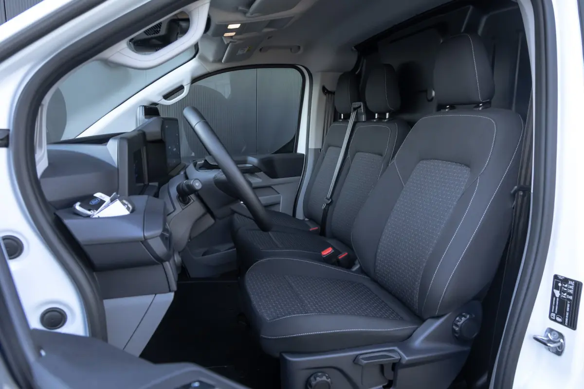 320 L1H1 Trend 71kWh 71kWH | Grotere Accu | Carplay | 2300kg trekgewicht |