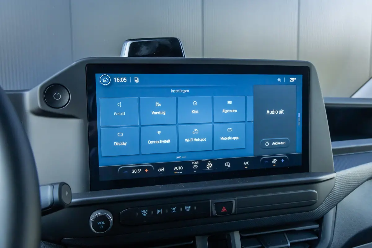 320 L1H1 Trend 71kWh 71kWH | Grotere Accu | Carplay | 2300kg trekgewicht |