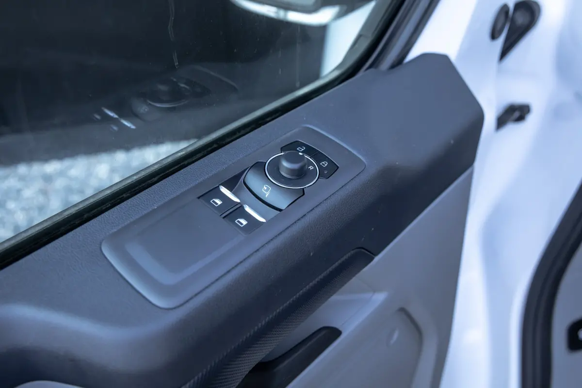 320 L1H1 Trend 71kWh 71kWH | Grotere Accu | Carplay | 2300kg trekgewicht |