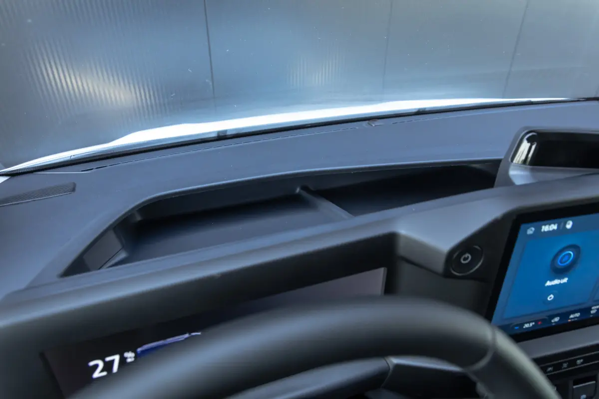 320 L1H1 Trend 71kWh 71kWH | Grotere Accu | Carplay | 2300kg trekgewicht |