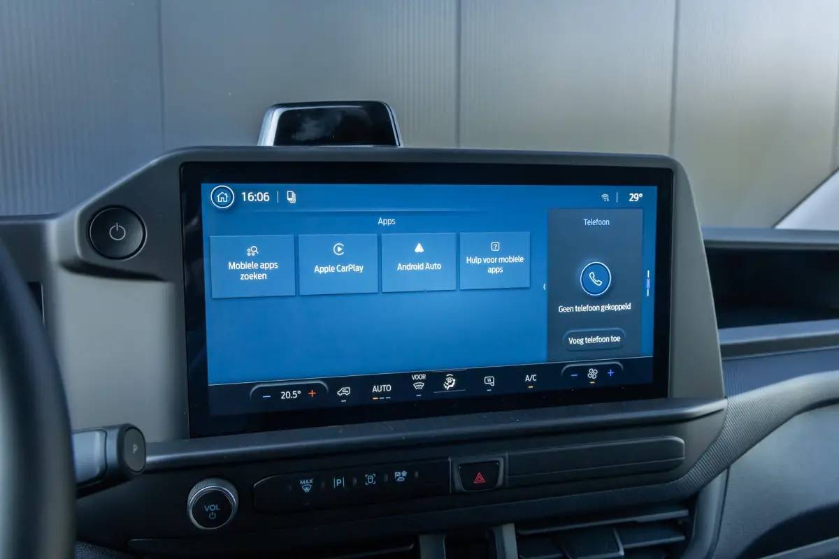 320 L1H1 Trend 71kWh 71kWH | Grotere Accu | Carplay | 2300kg trekgewicht |