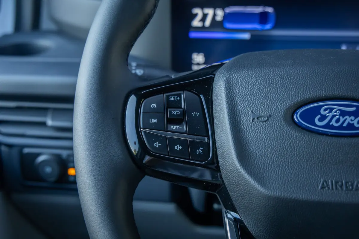 320 L1H1 Trend 71kWh 71kWH | Grotere Accu | Carplay | 2300kg trekgewicht |