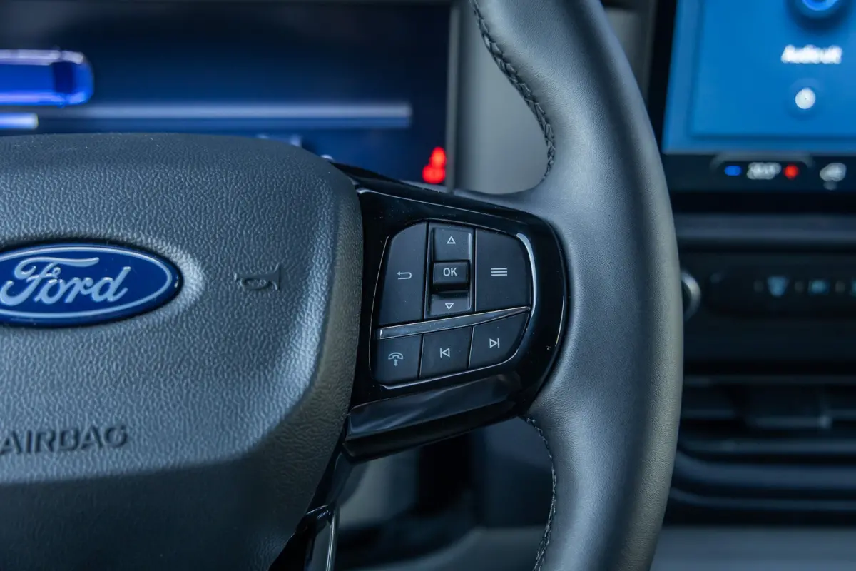 320 L1H1 Trend 71kWh 71kWH | Grotere Accu | Carplay | 2300kg trekgewicht |