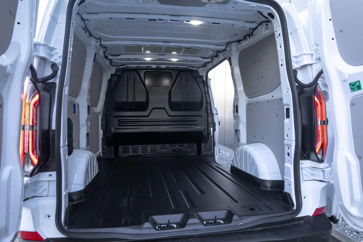 320 L1H1 Trend 71kWh 71kWH | Grotere Accu | Carplay | 2300kg trekgewicht |