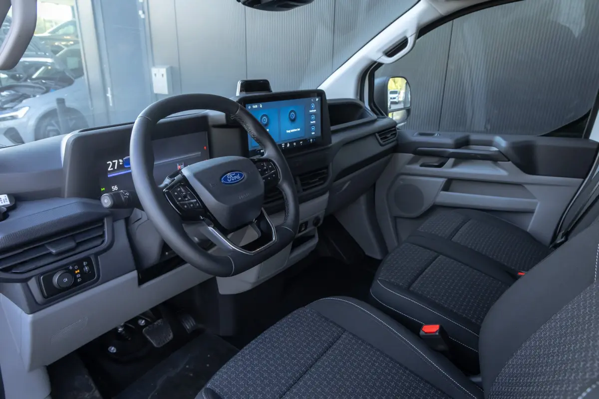 320 L1H1 Trend 71kWh 71kWH | Grotere Accu | Carplay | 2300kg trekgewicht |
