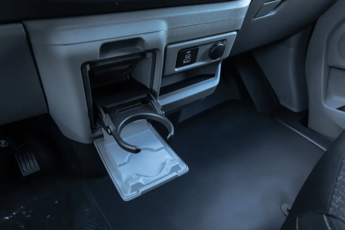 320 L1H1 Trend 71kWh 71kWH | Grotere Accu | Carplay | 2300kg trekgewicht |