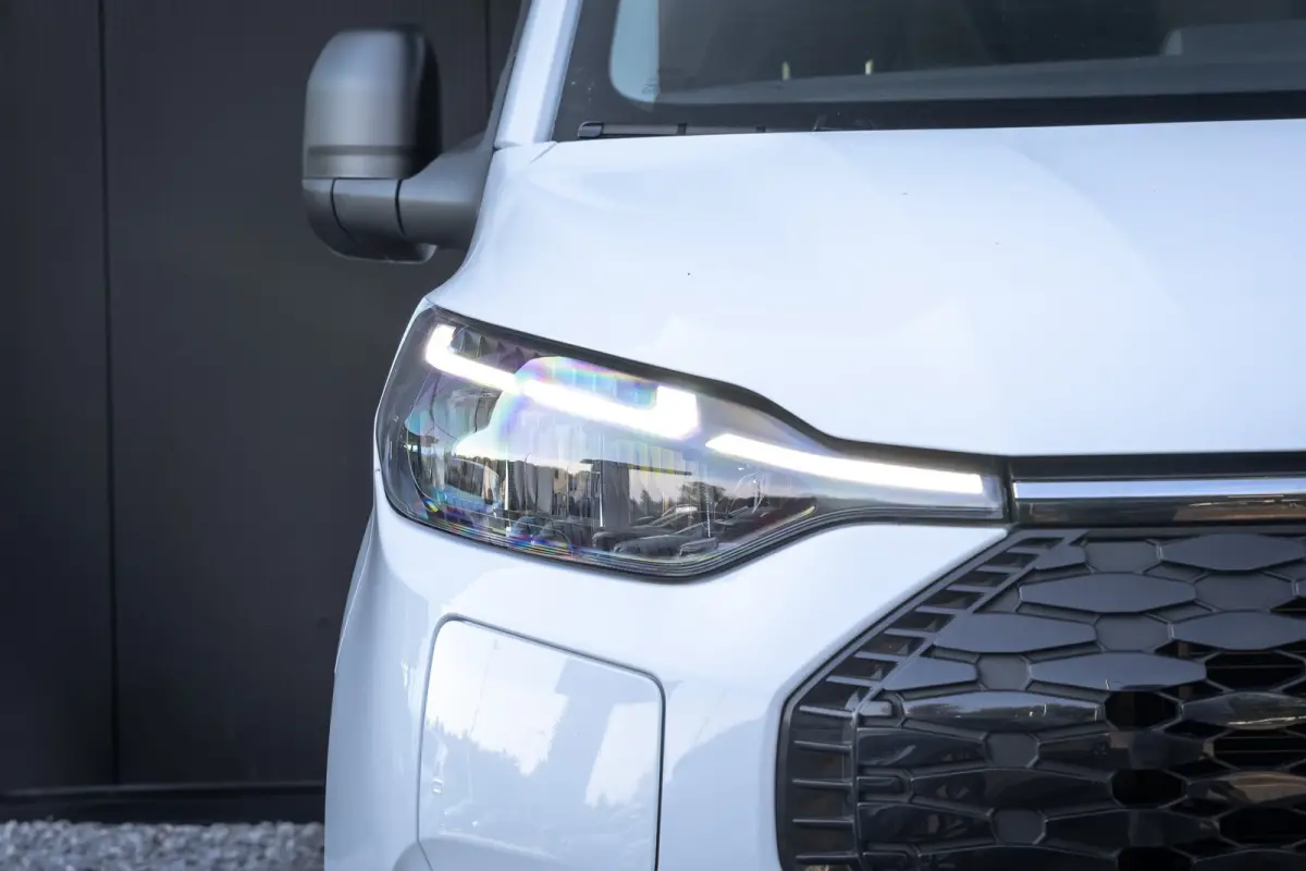 320 L1H1 Trend 71kWh 71kWH | Grotere Accu | Carplay | 2300kg trekgewicht |
