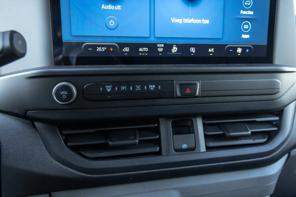 320 L1H1 Trend 71kWh 71kWH | Grotere Accu | Carplay | 2300kg trekgewicht |